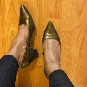 Low heel Stuart Weitzman shoe